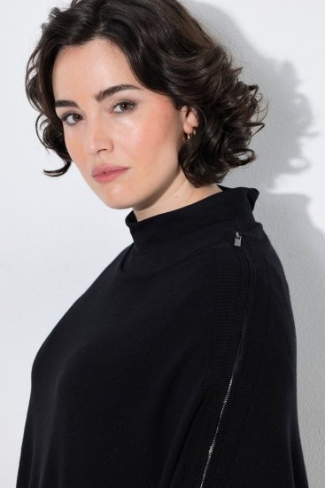 Ulla Popken 855277 Poncho in maglia con orlo a punta e scollo a barchetta Nero - Poncho e mantelle - 