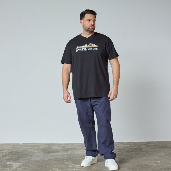 North Latitude Mountain T-Shirt V-Neck Nero - TALL T-shirts - T-Shirt per Uomini Alti