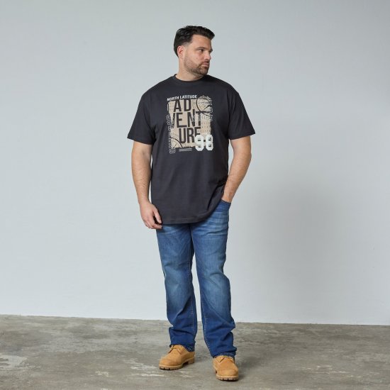 North Latitude Adventure 98 Graphic Tee Nero - TALL T-shirts - T-Shirt per Uomini Alti