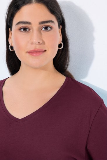 Ulla Popken Back To Basics V-Neck Relaxed Fit Cotton Tee Dark Berry - T-shirt - T-shirt da donna taglie comode