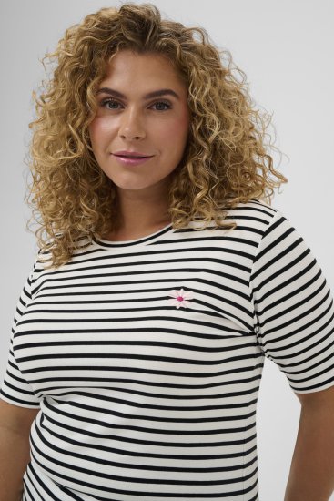 Kaffe Curve Lia Flower T-Shirt Chalk/Deep Black - T-shirt - 